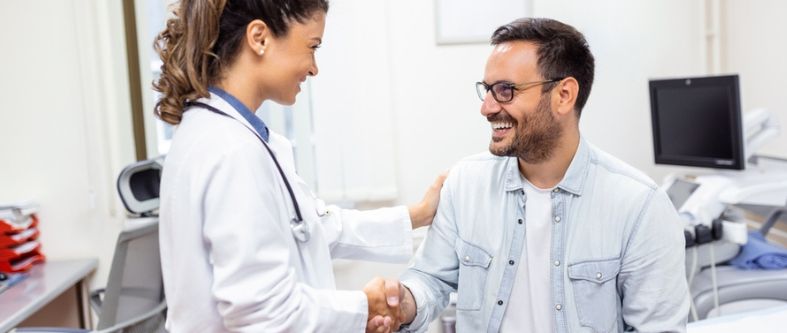 Esta es la importancia de que un doctor tenga sentido humanista [10 CUALIDADES DEL MÉDICO HUMANISTA]