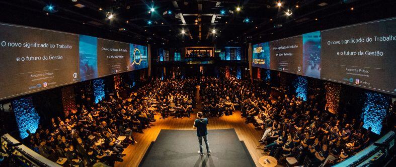 ¿Por qué debes asistir a conferencias con expertos mientras estudias?
