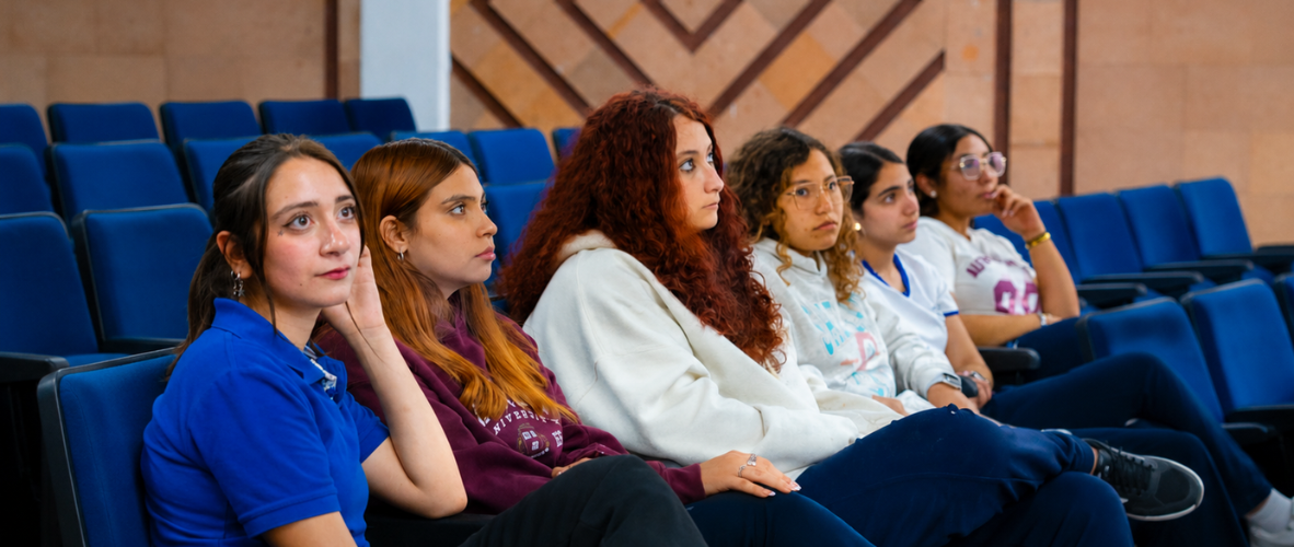 ¿Buscas preparatoria bilingüe? El modelo bicultural UCG puede ser para ti
